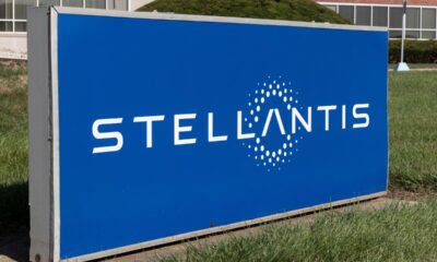 Insegna del marchio Stellantis
