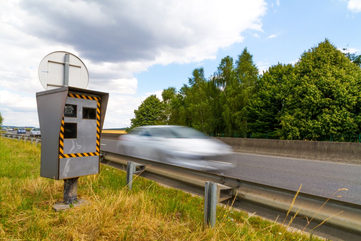 Autovelox fisso per il controllo elettronico della velocità