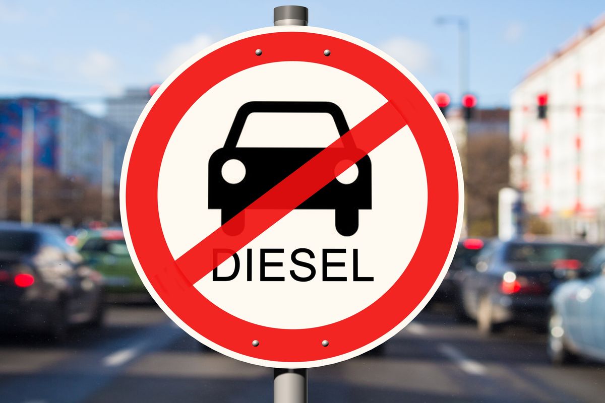 Cartello di divieto alle auto diesel