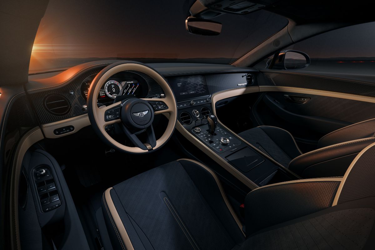 Vista degli interni della nuova Bentley Continental GT Supersports