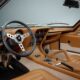 Gli interni della Lamborghini Miura, in pelle color marrone