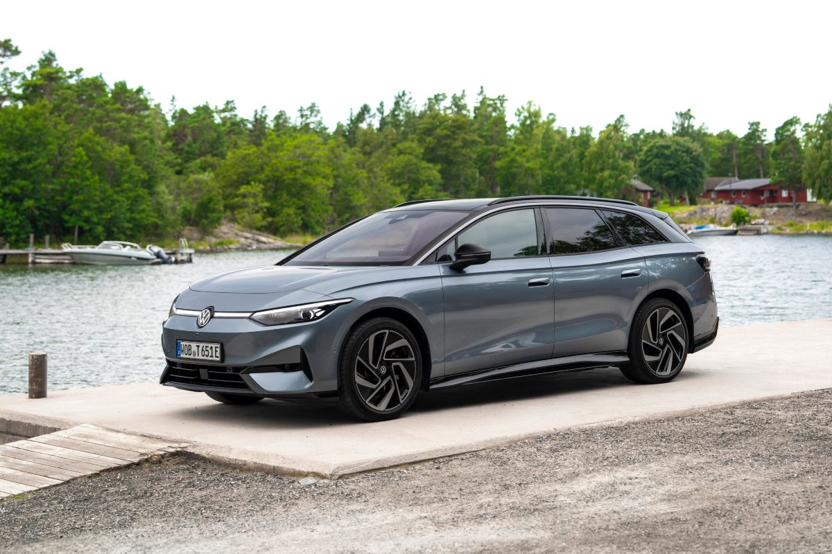 Volkswagen ID.7 Tourer Pro S, di colore grigio