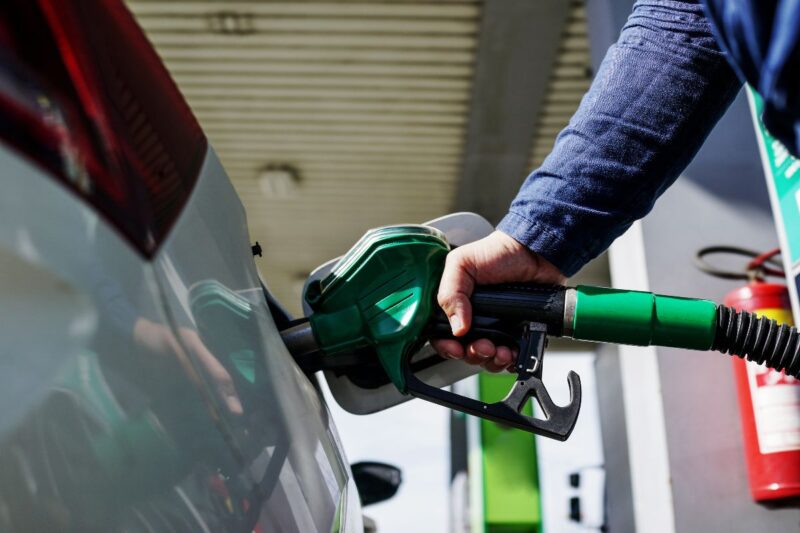 Rifornimento carburante, pompa benzina