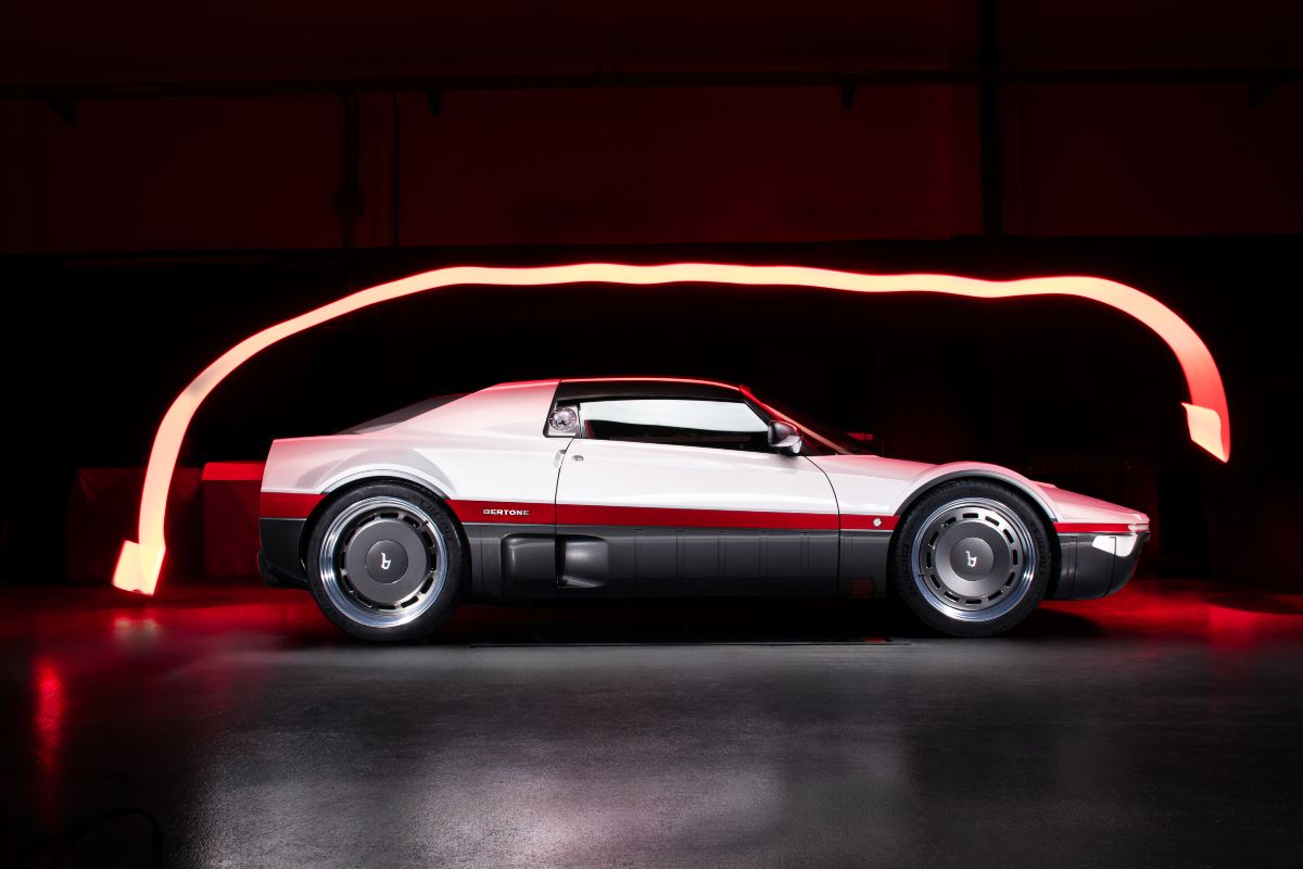 Bertone Runabout, sportiva neo-retro con 469 CV su telaio Lotus Exige