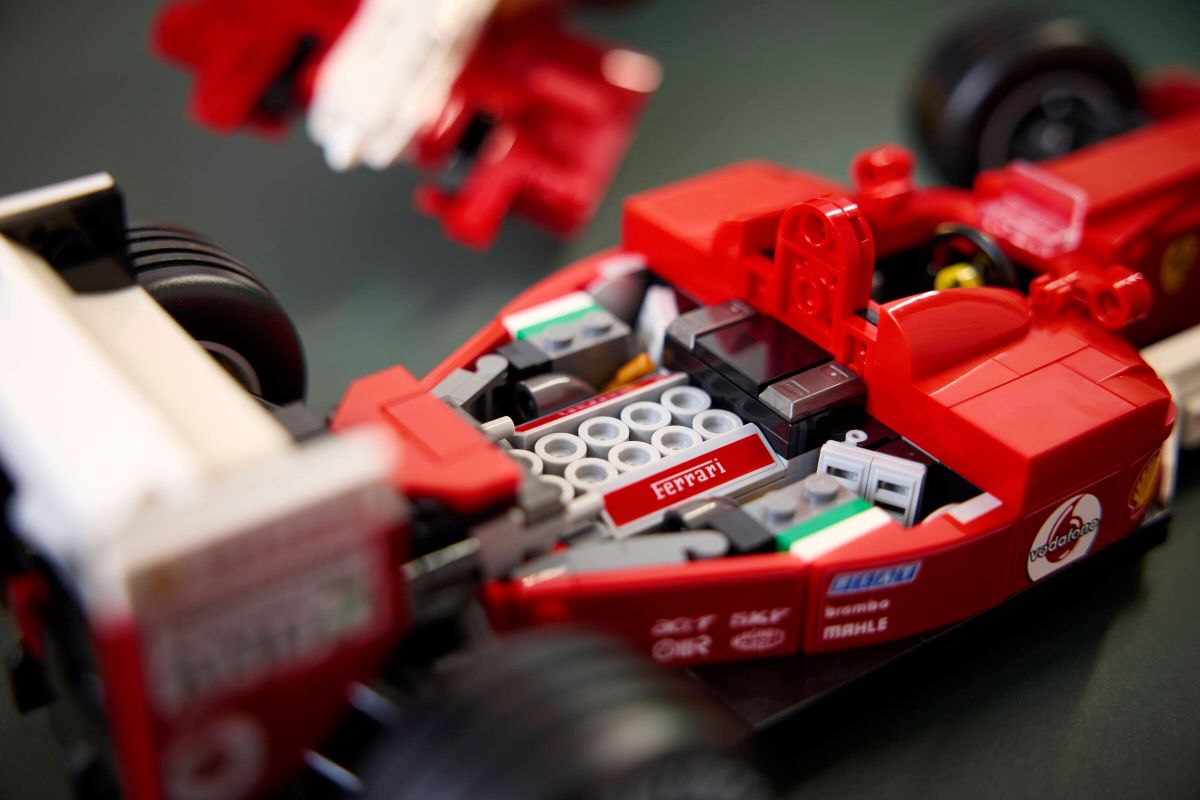 Set LEGO dedicato alla Ferrari F2004 e a Michael Schumacher