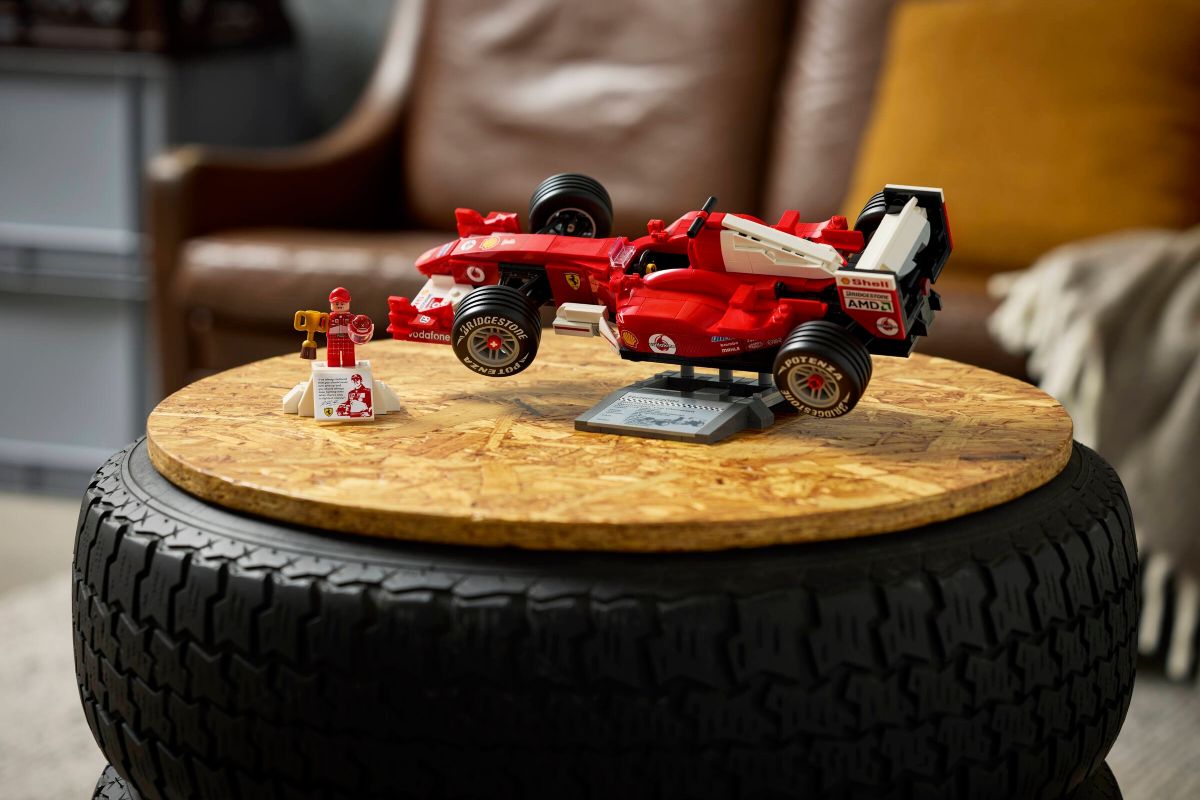 Set LEGO dedicato alla Ferrari F2004 e a Michael Schumacher