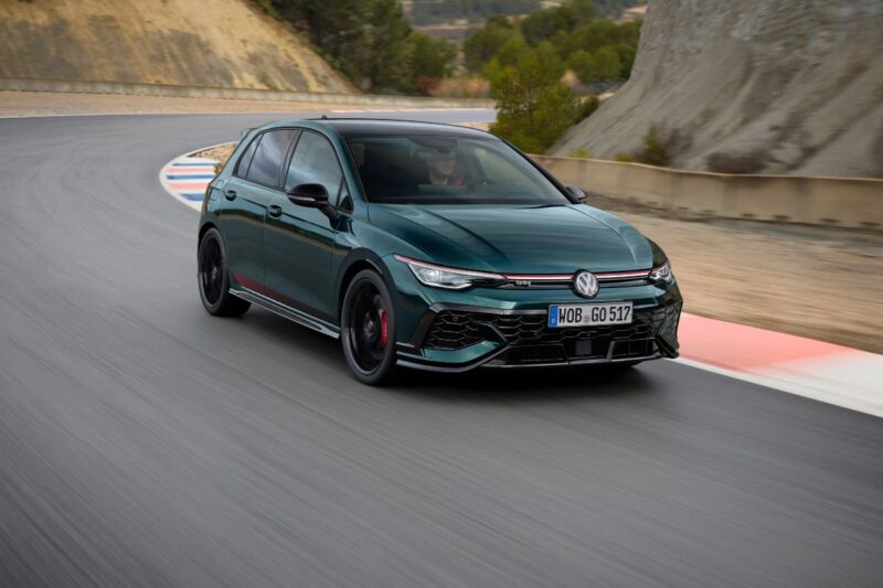 La nuova Volkswagen Golf GTI Edition 50, colore verde