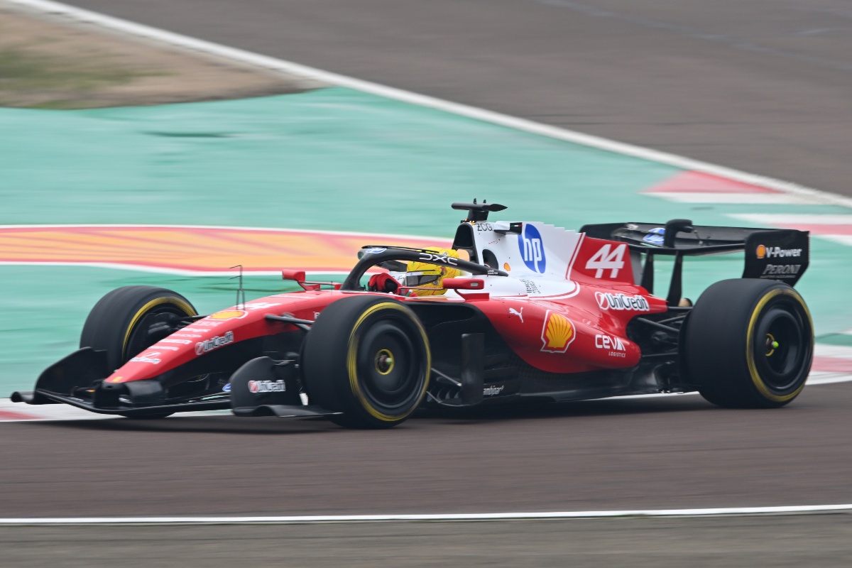 Lewis Hamilton al volante della Ferrari SF-26 durante lo Shakedown a Fiorano