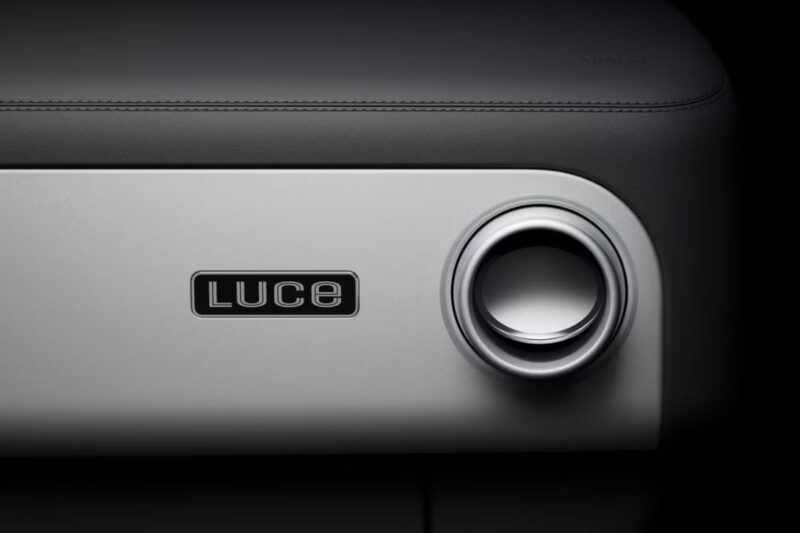 Ferrari Luce, badge sulla plancia