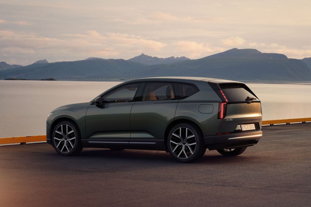 La nuova Volvo EX60 completamente elettrica