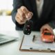Consegna delle chiavi di un auto, dopo vendita o noleggio