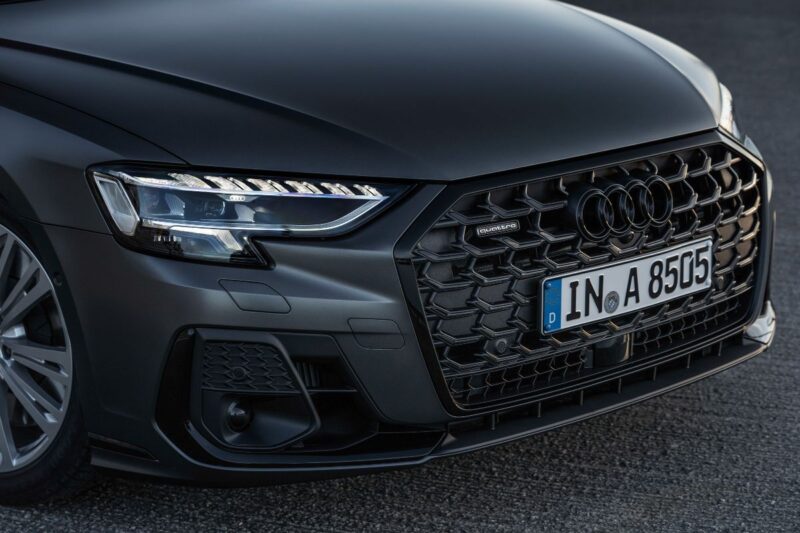 Dettaglio dell'anteriore dell'Audi A8