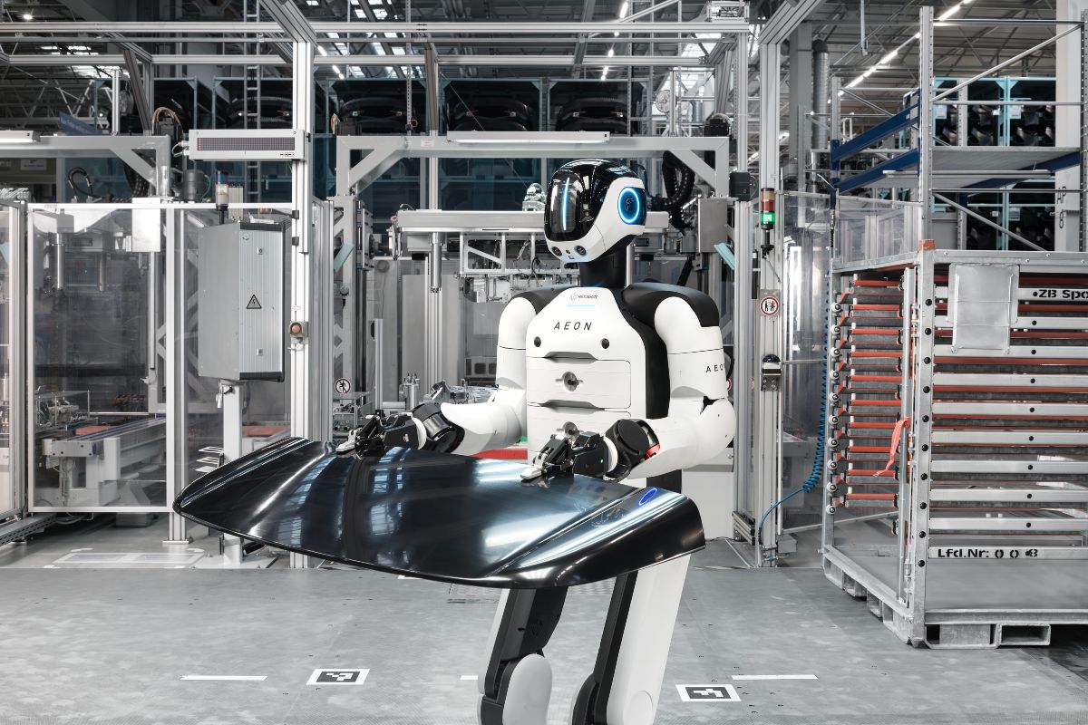 Robot umanoide nello stabilimento BMW di Lipsia