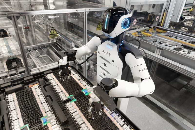 Robot umanoide nello stabilimento BMW di Lipsia