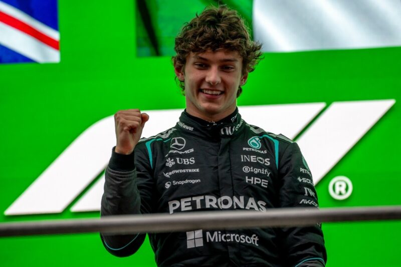 Andrea Kimi Antonelli sul podio del Gran Premio di Cina di F1 2026.