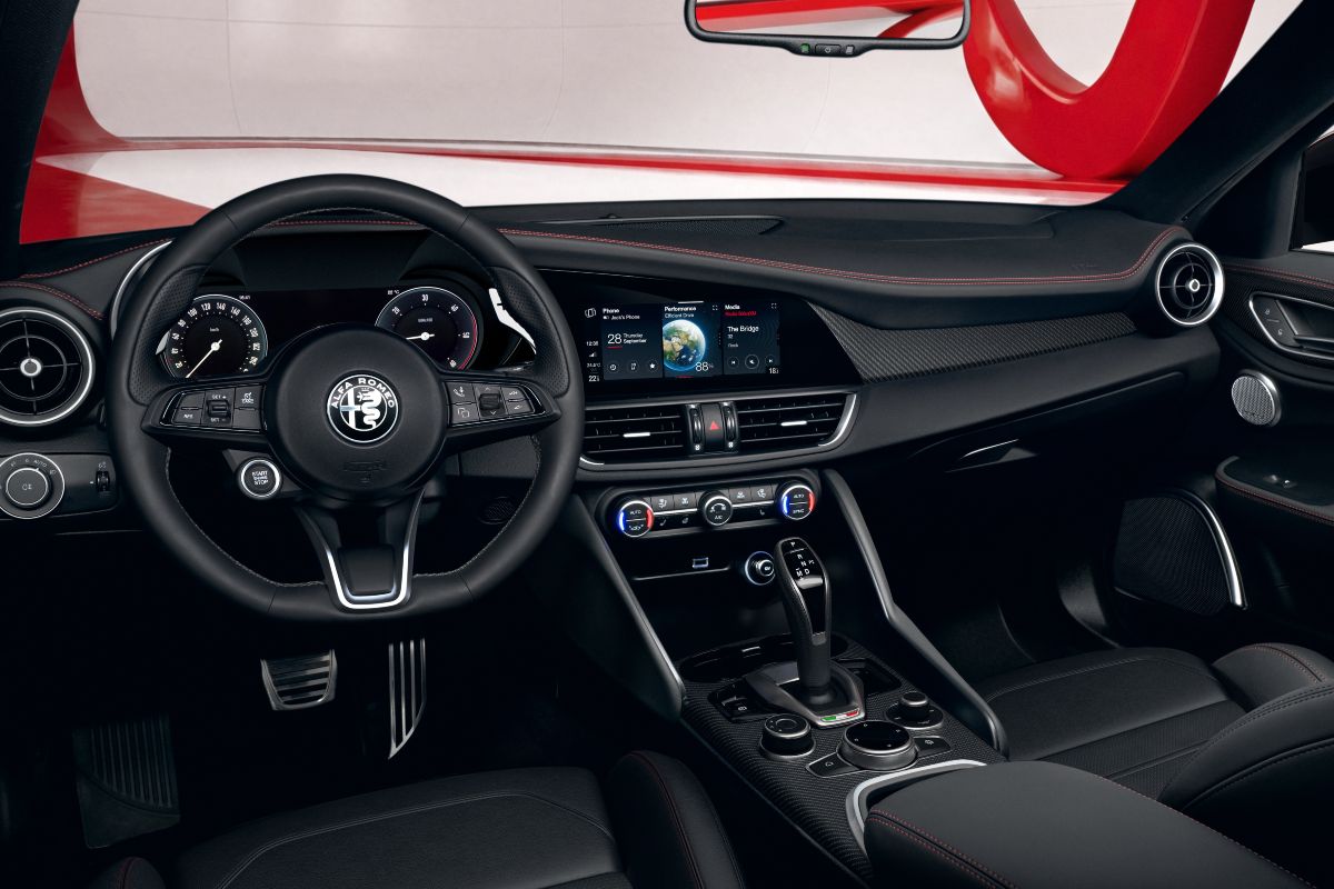 Vista degli interni della Alfa Romeo Giulia Pack Performance.