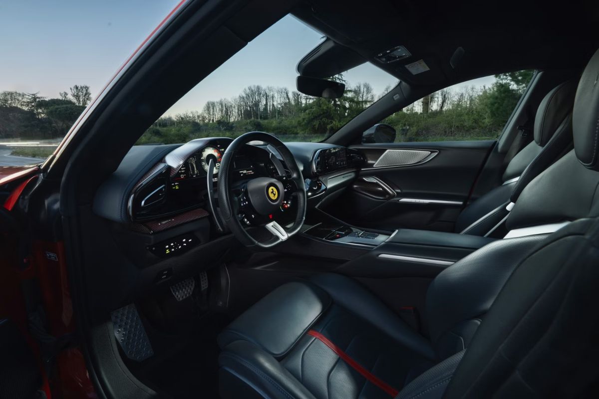 Vista degli interni della nuova Ferrari Purosangue Handling Speciale.