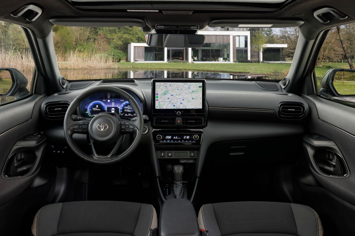 Vista degli interni della nuova Toyota Yaris Cross.