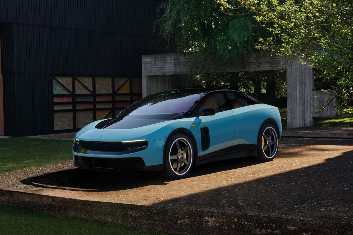 La nuova Ferrari Luce, elettrica.