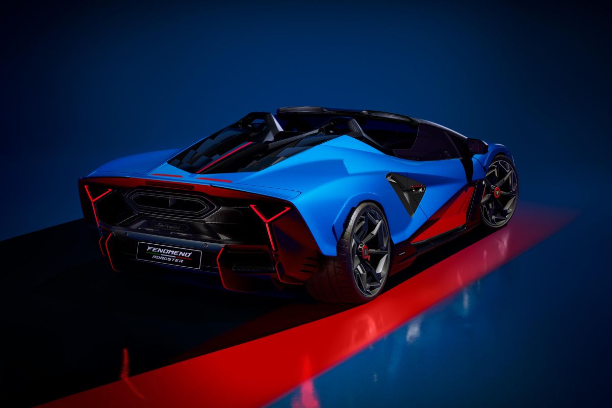 La nuova Lamborghini Fenomeno Roadster.