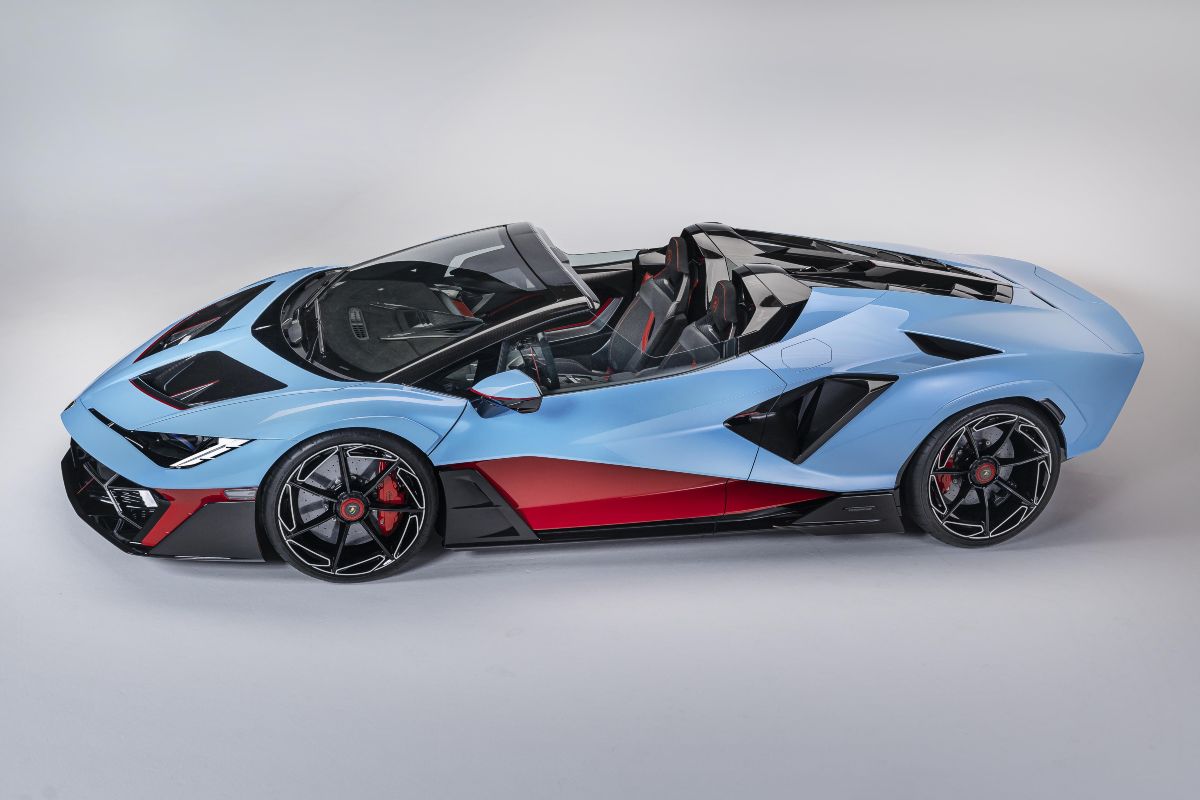 La nuova Lamborghini Fenomeno Roadster.