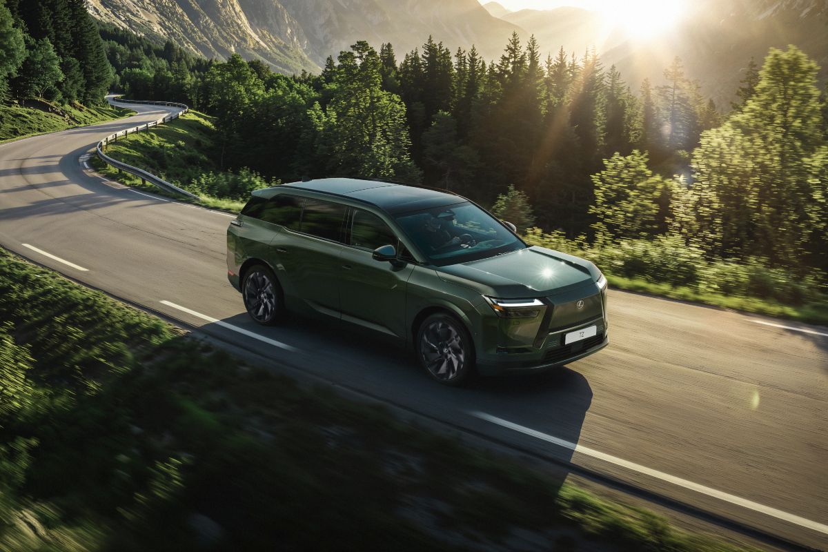 Lexus TZ, il nuovo suv a 6 posti completamente elettrico.