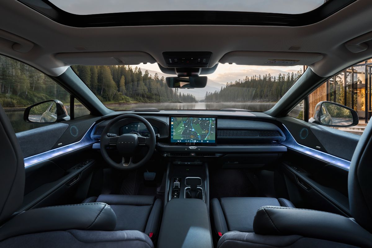 Vista degli interni della nuova Lexus TZ.