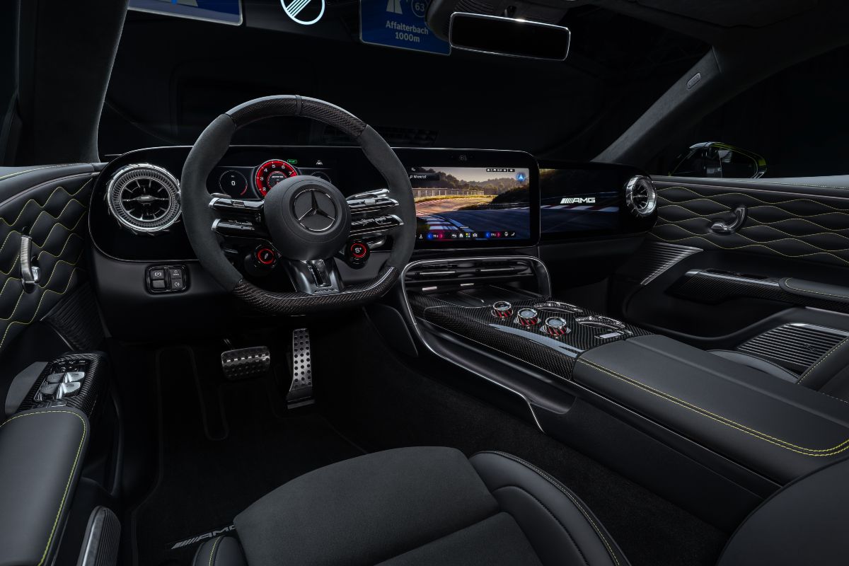 Vista degli interni della nuova Mercedes-AMG GT Coupé4.