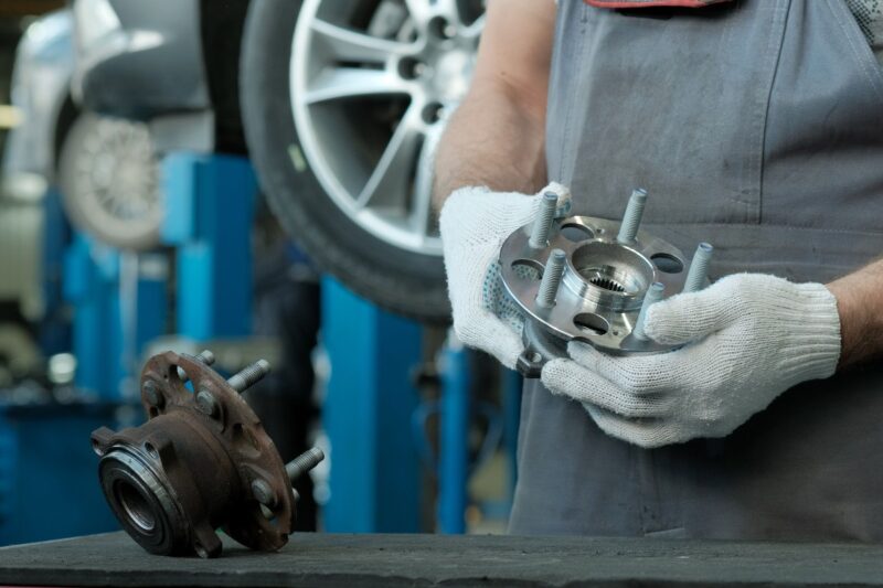 Il ricambio del mozzo della ruota per un'auto.