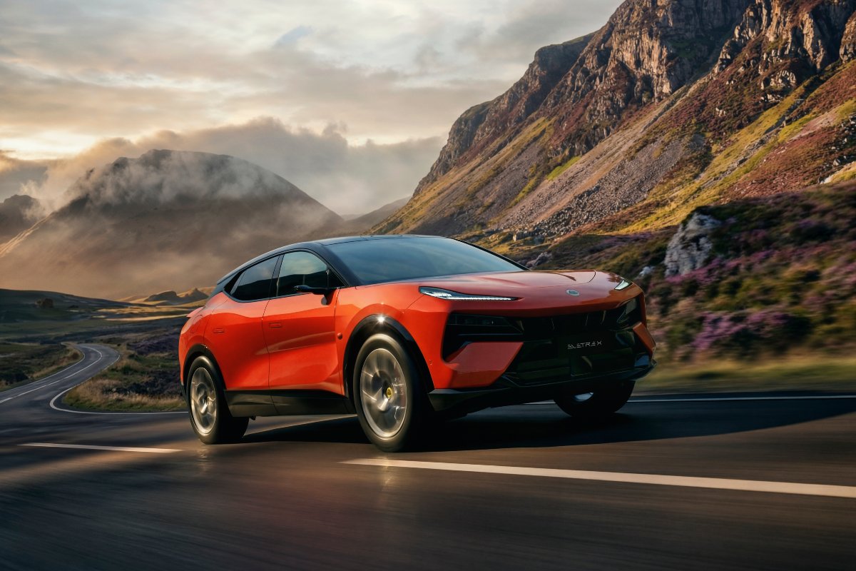 La nuova Lotus Eletre X, elettrica.