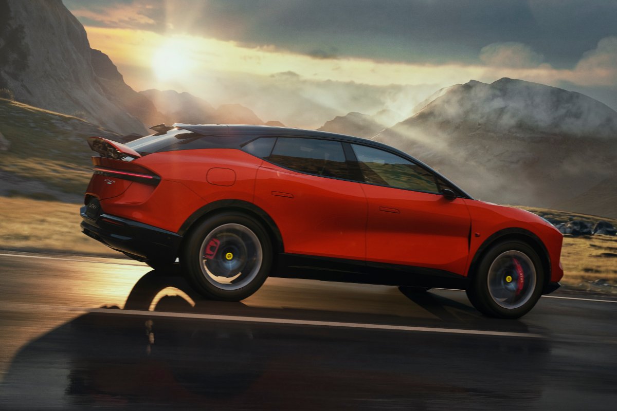 La nuova Lotus Eletre X, elettrica.