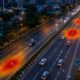 Vista aerea di una strada con analisi AI del rischio incidenti.