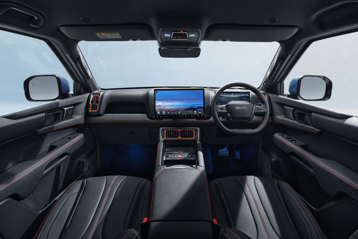 Vista degli interni del nuovo BYD Shark.