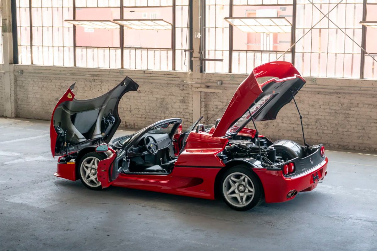 La Ferrari F50 rossa di Mike Tyson.