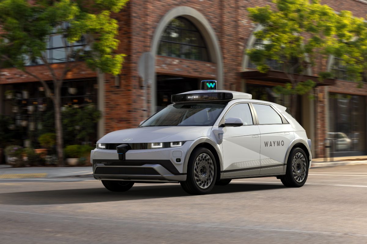 Waymo, Hyundai IONIQ 5 a guida autonoma.