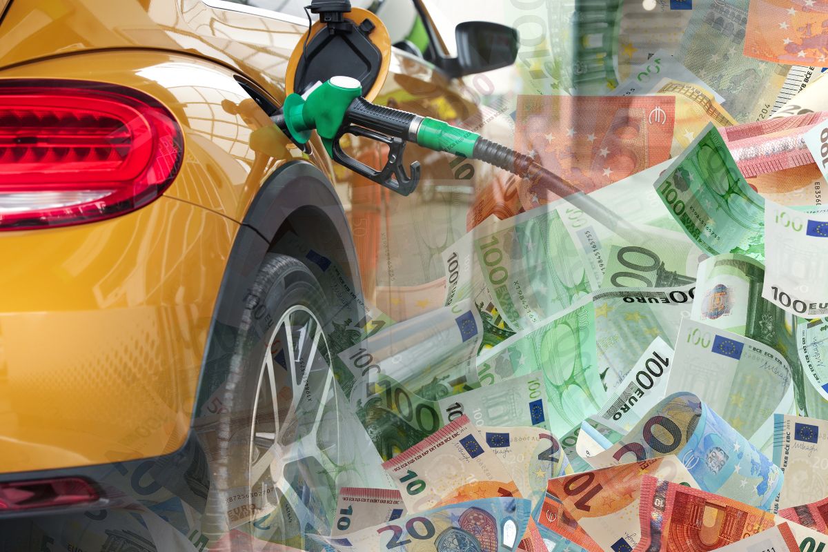 Pompe di benzina in una stazione di servizio con banconote in euro. Aumento dei prezzi.