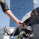 Auto elettrica in ricarica.